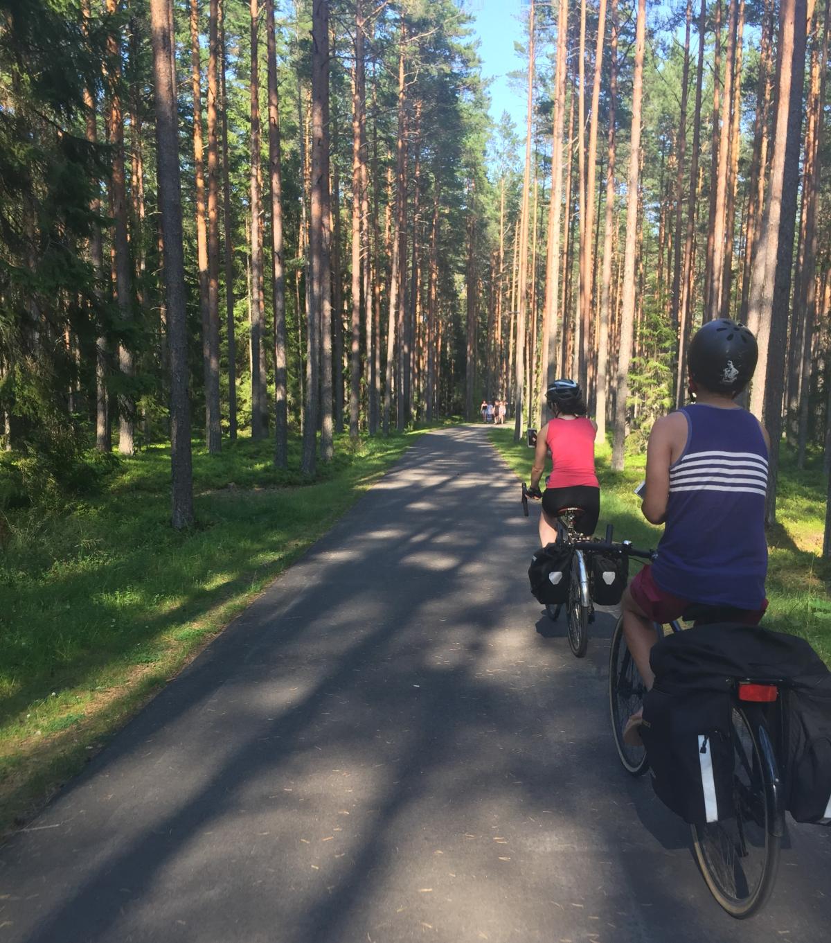 Eeva Astala pyöräili viime kesänä Tallinnasta Narvaan.
